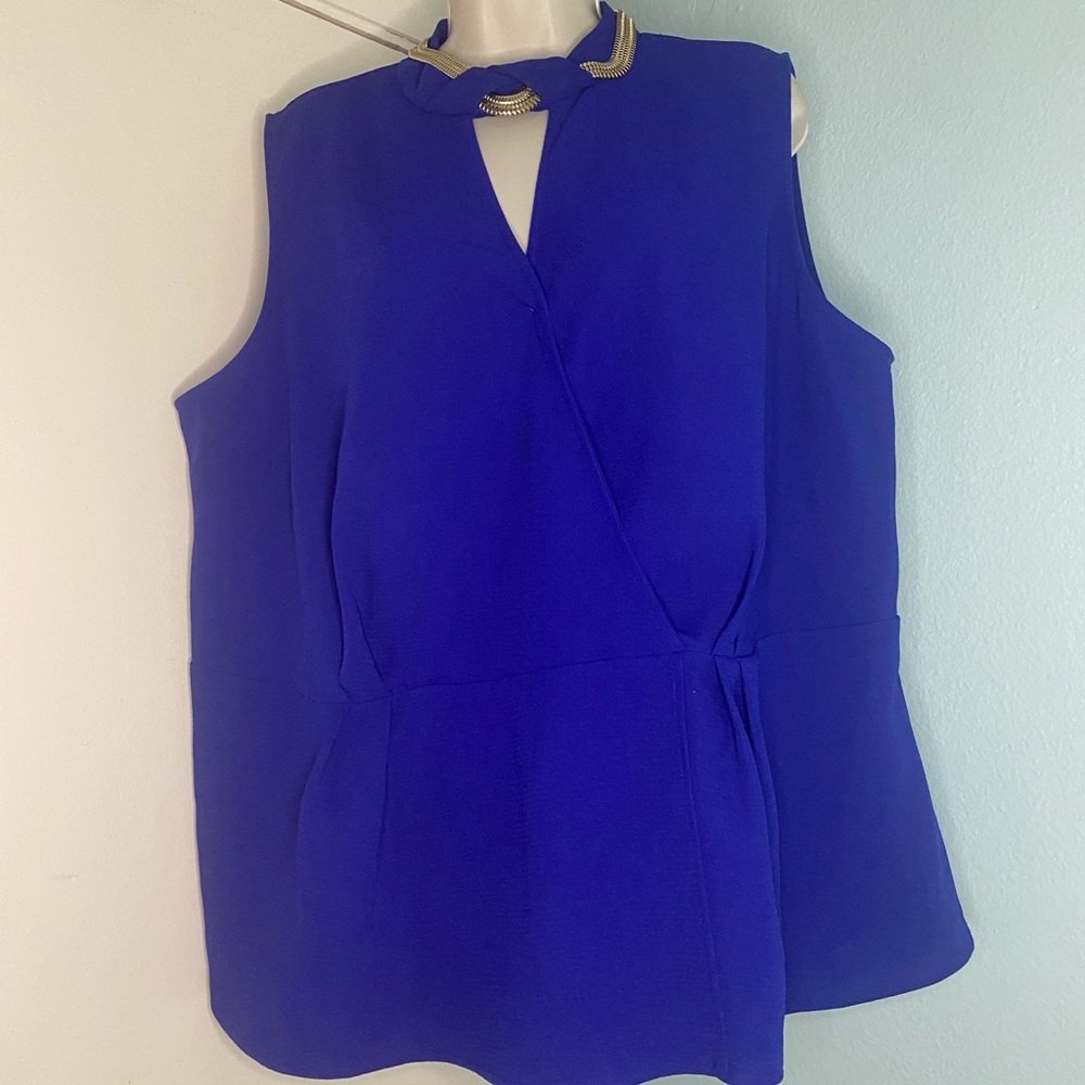 Worthington royal blue sleeveless peplum top with gold chain neckline